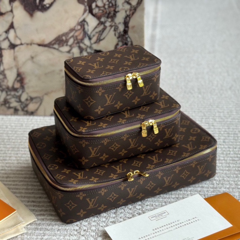 Louis Vuitton makeup bag - cnluxepick