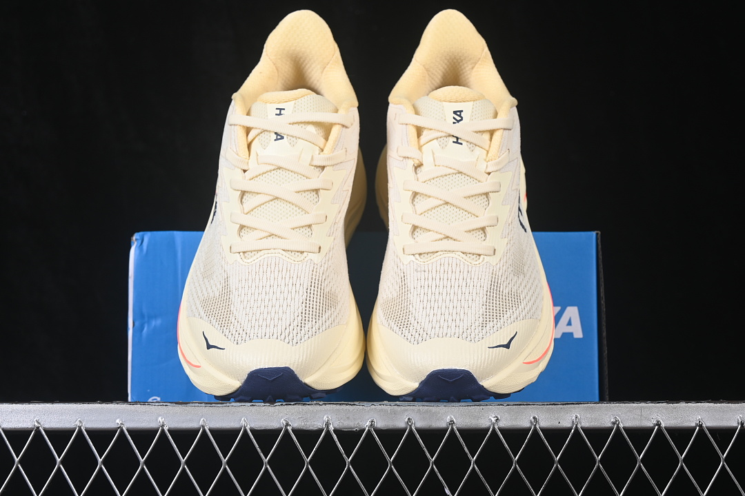 HOKA One One Challenger 8 Running Shoes
