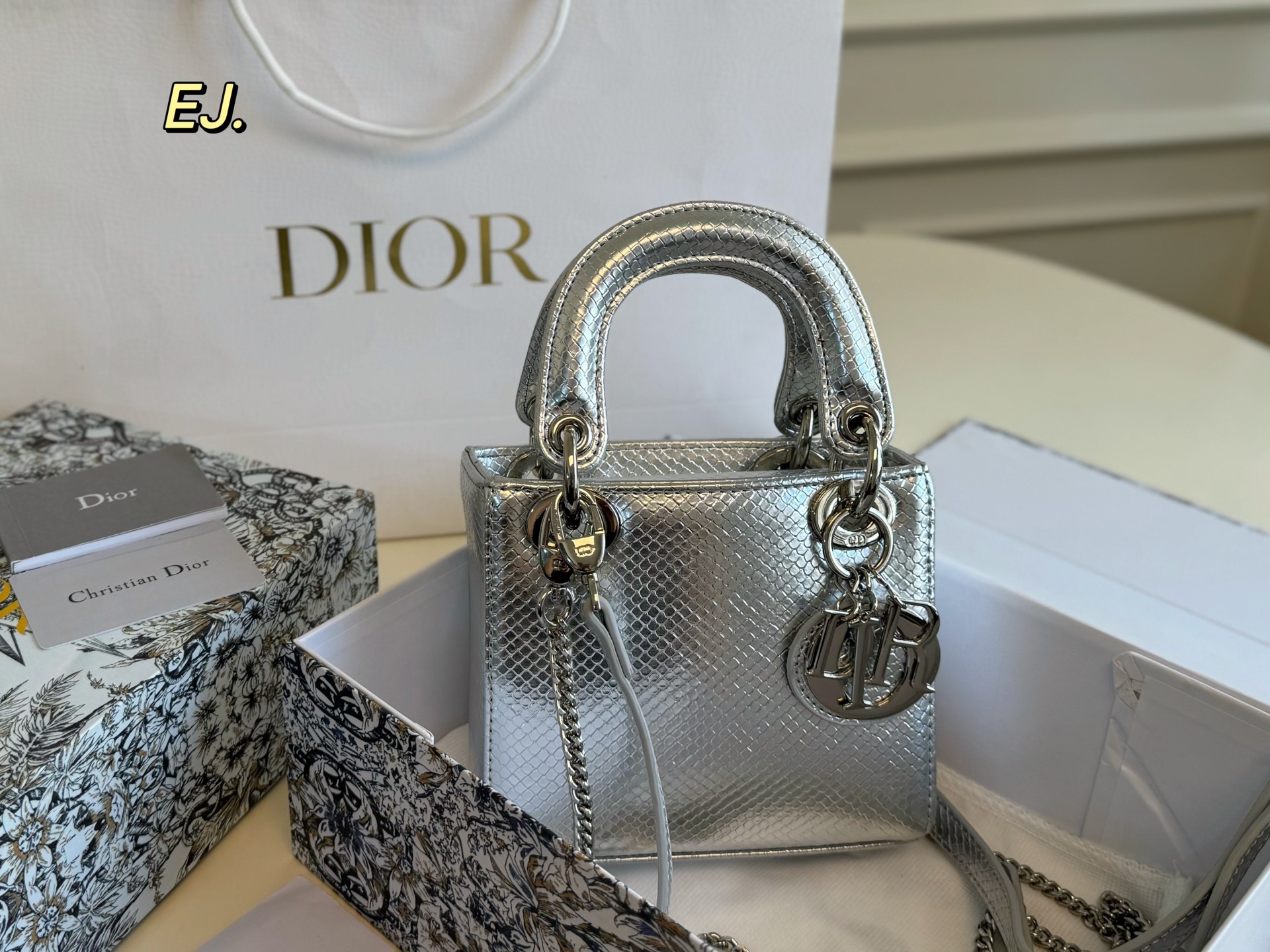 Dior Princess Diana's new handbag - cnluxepick