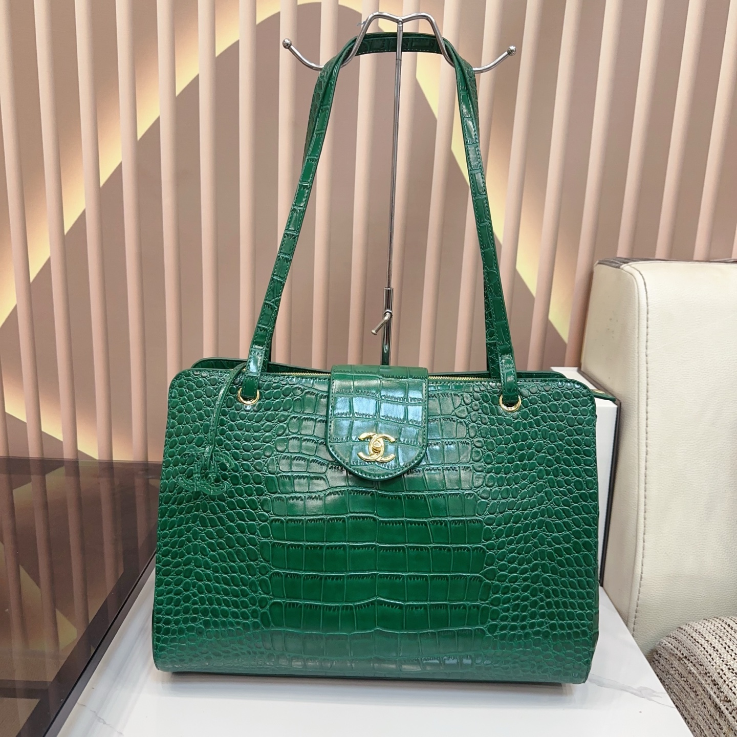 CHANEL tote bag - cnluxepick
