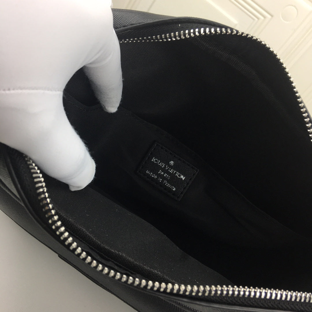 Louis Vuitton Outdoor Messenger Black 29Cm