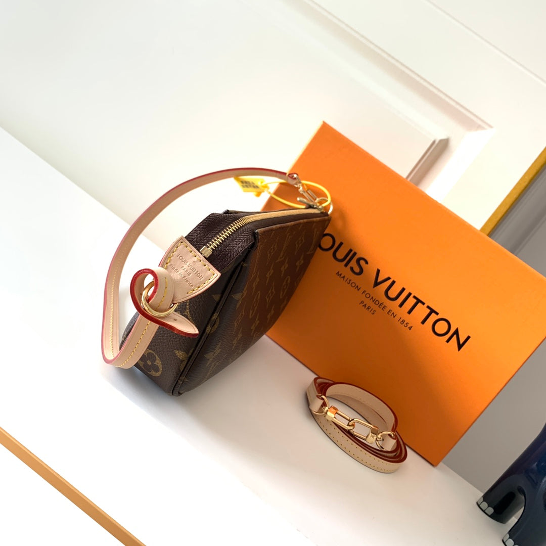 Louis Vuitton Pochette Accessoires 23.5 Cm