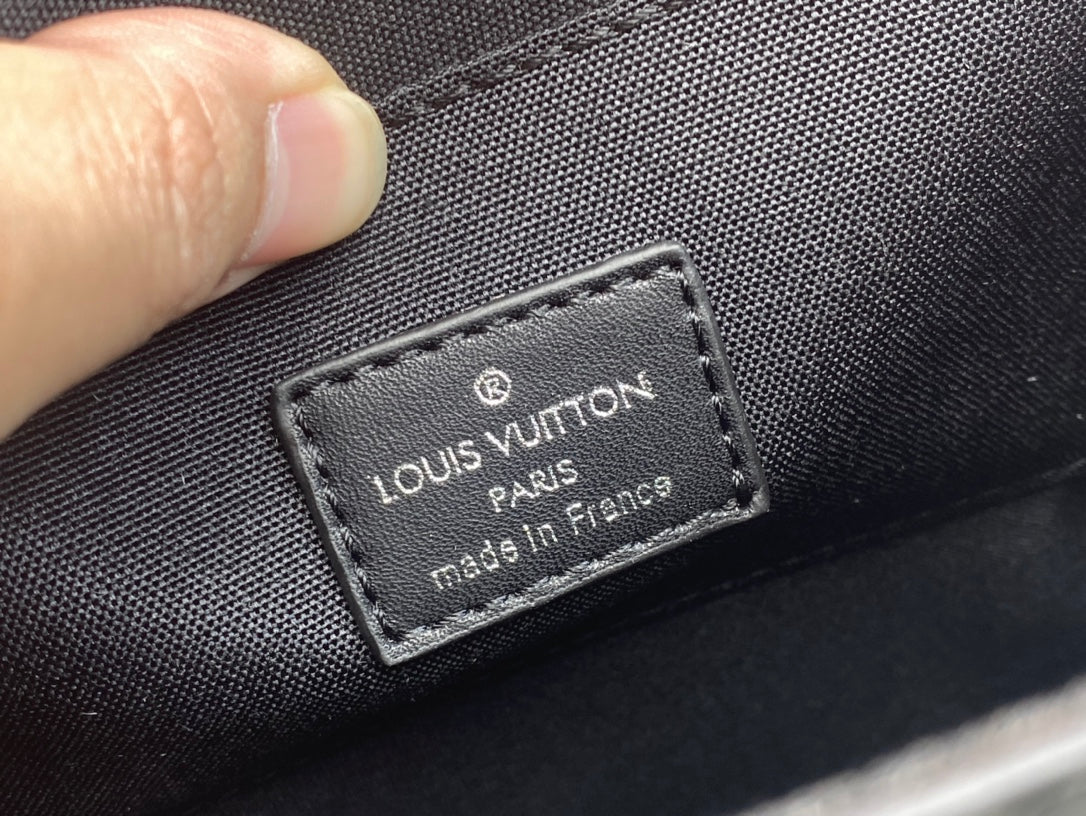 Louis Vuitton Sac Plat Mini Grey And Black Leather 22Cm