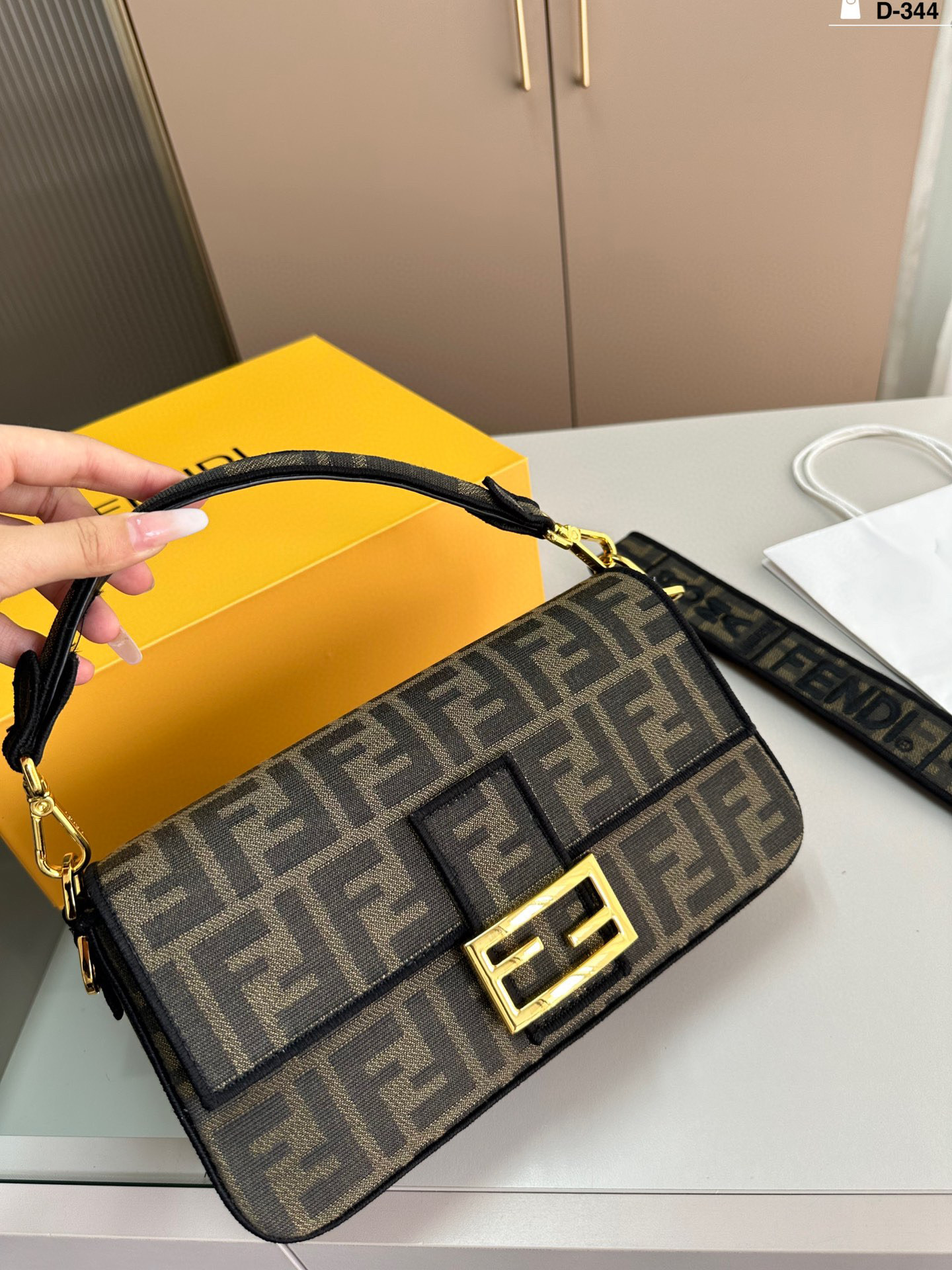 Fendi classic baguette bag - cnluxepick