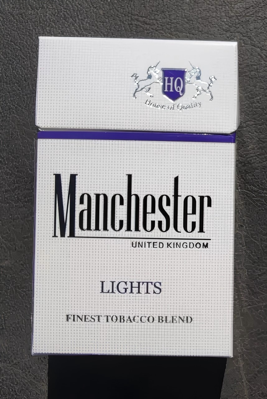 Manchester United Kingdom Lights 10-pack carton with British heritage logo