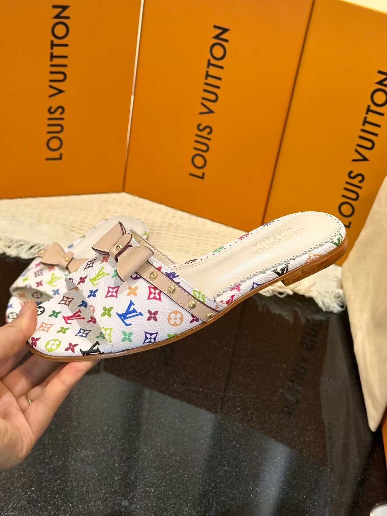 LV high quality original 1:1 slippers - cnluxepick