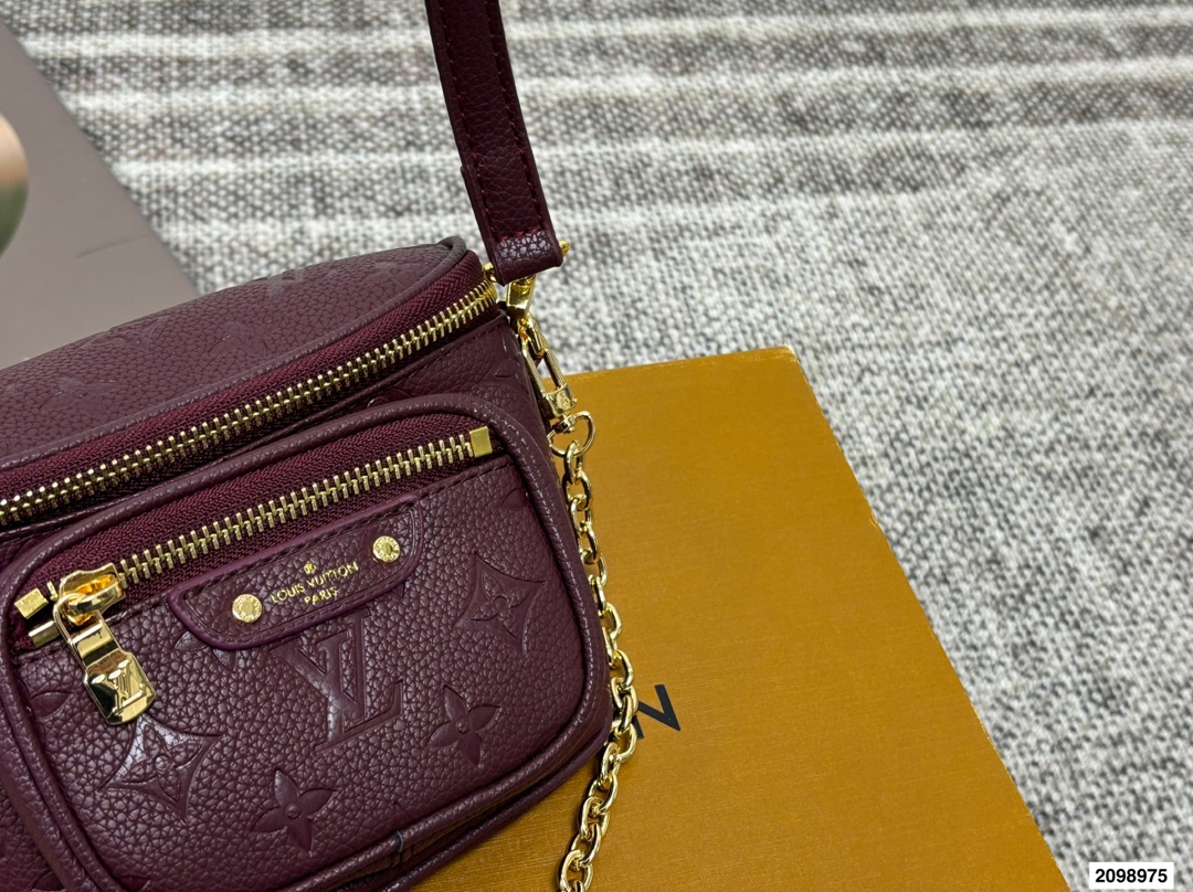 LV chain chest bag - cnluxepick