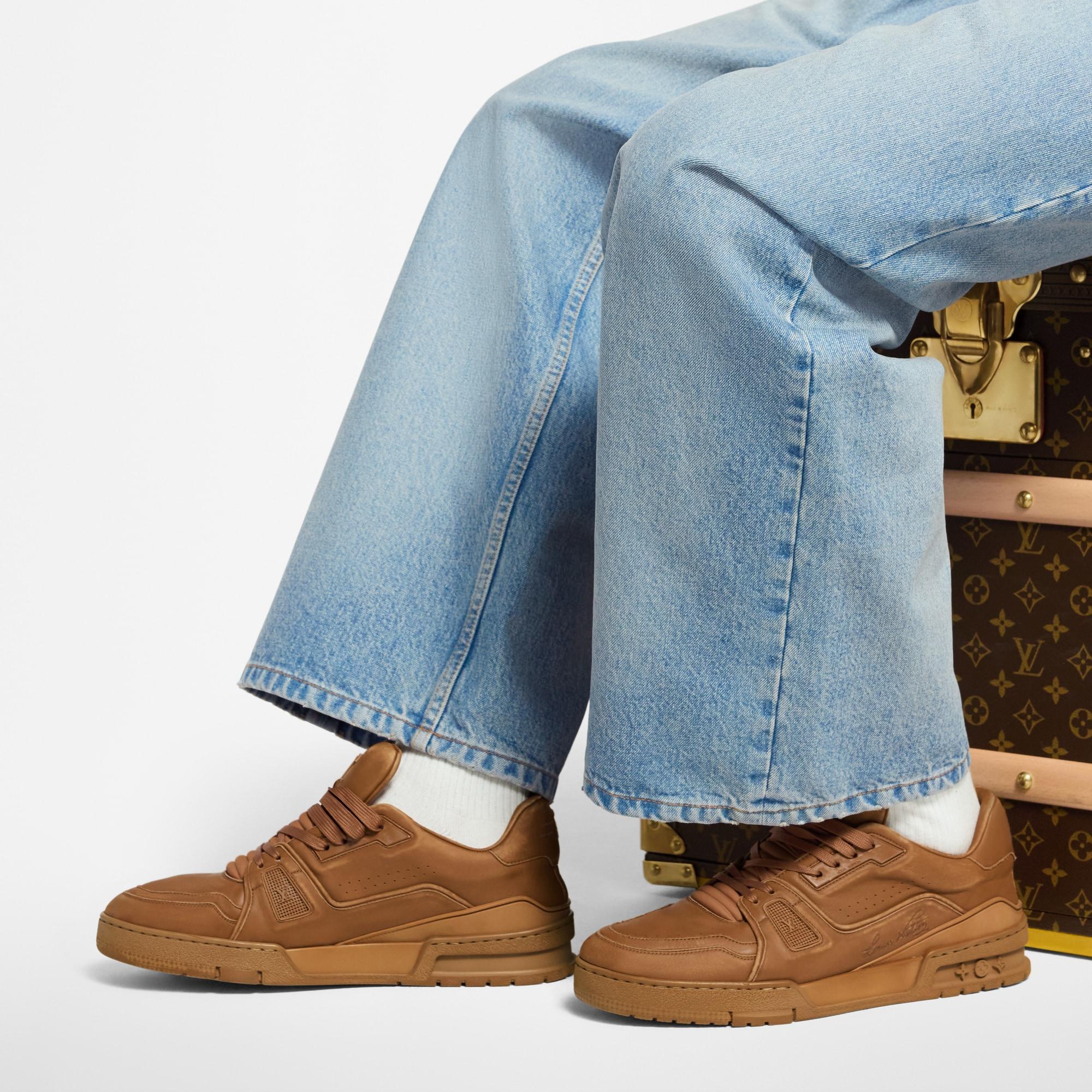 LV 트레이너 디스트레스드 스니커즈