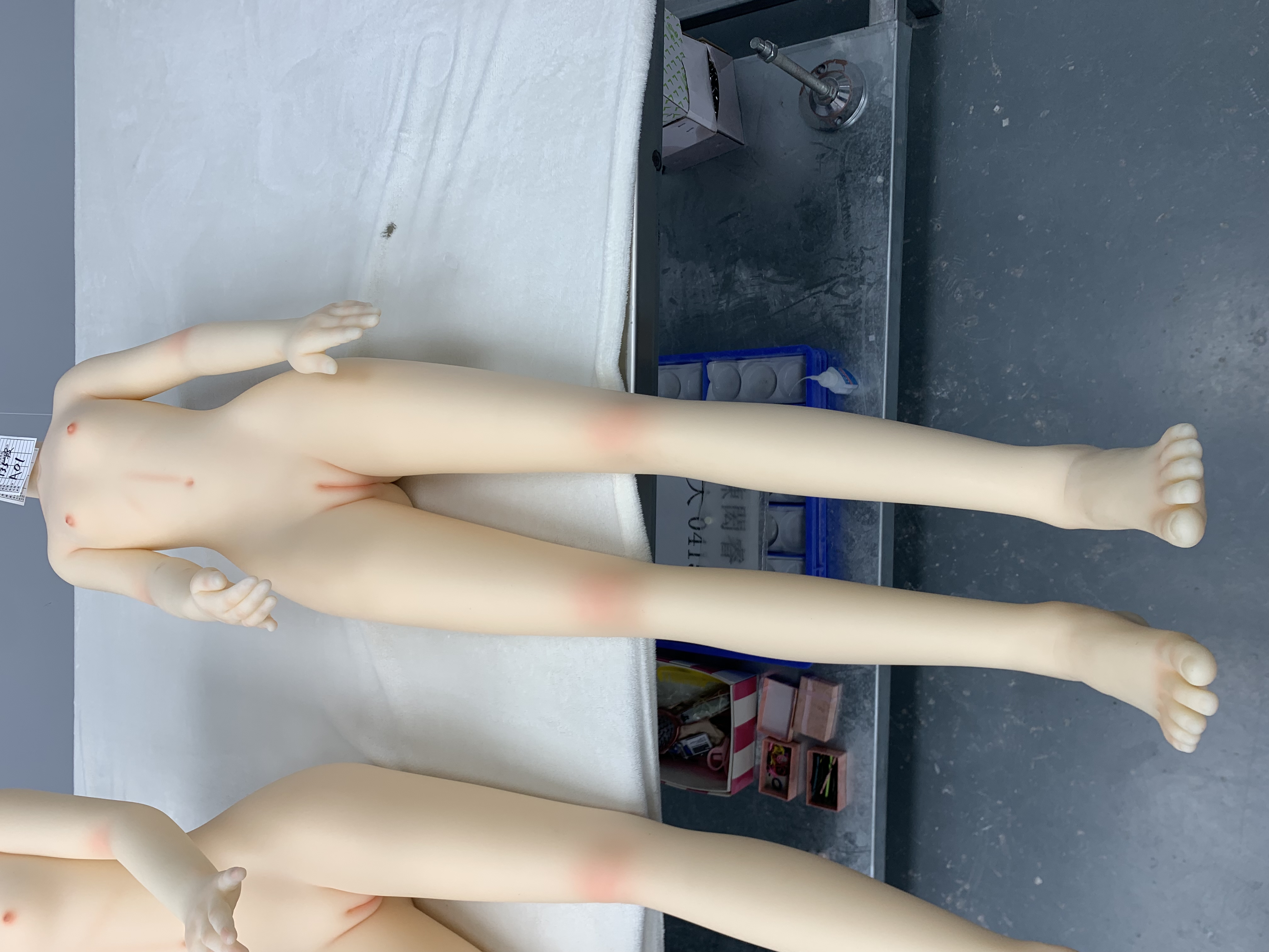 A01 135cm Slim Body Silicone Lovedoll Bulge on the Right Foot Imperfect