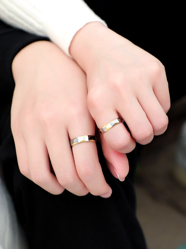 Men's Trendy Tungsten Gold Simple Personality Versatile Ring Ladies' Niche Faceted Index Finger Ring Couple Ring Jewelry Ling Love Couple Ring Gold and Silver Contrast Tungsten Gold Couple Ring Engraving Custom Pure and Loyal Love Symbol