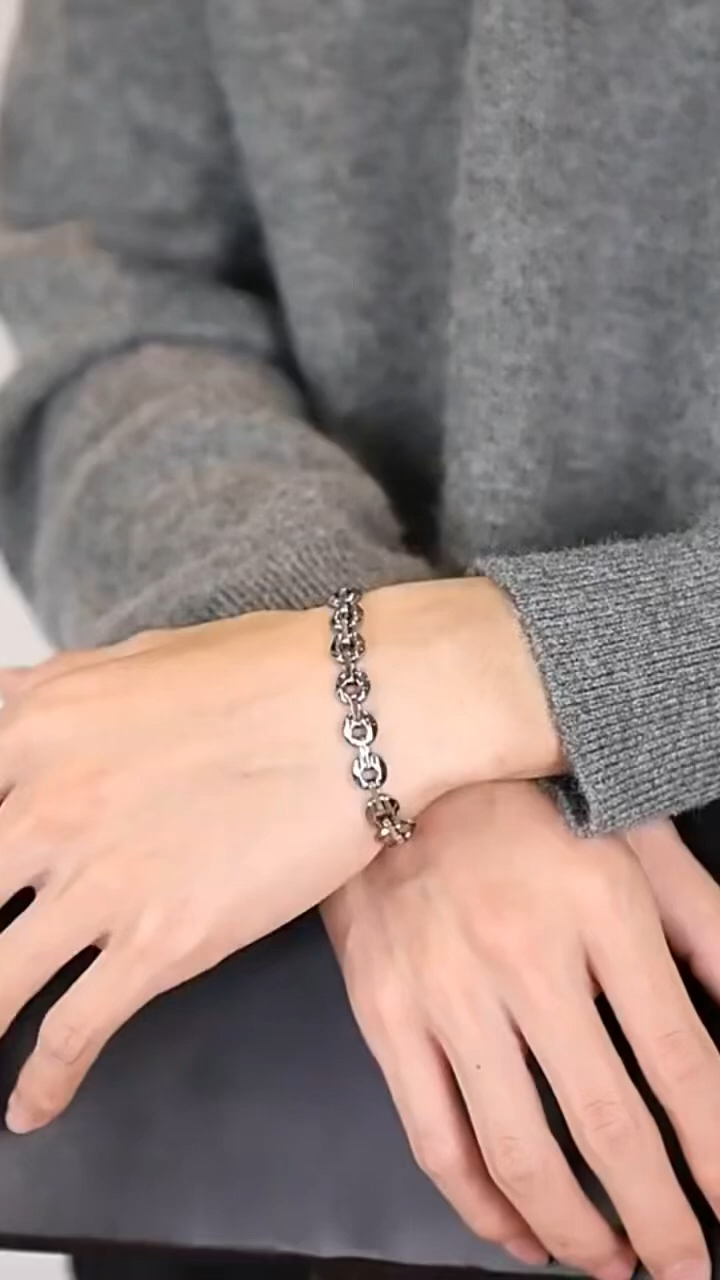 Men's Tungsten Bracelet, Fashionable Niche Design, Personalized Luck, Single, Simple Silver Tungsten Bracelet, Rock and Roll Cycling Style, 8-Shaped Ring Buckle Design, Scratch-Resistant and Wear-Resistant, Can Be Engraved