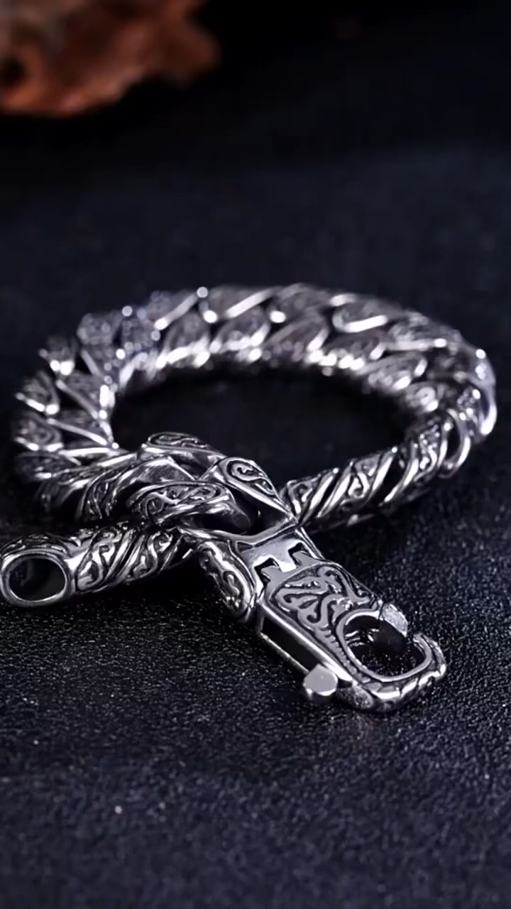 Men's Bracelet Titanium Steel Auspicious Cloud Retro Old Unique Pattern Design Bracelet High-end Sense All-match Hip-hop Jewelry Personality Niche Design Trend