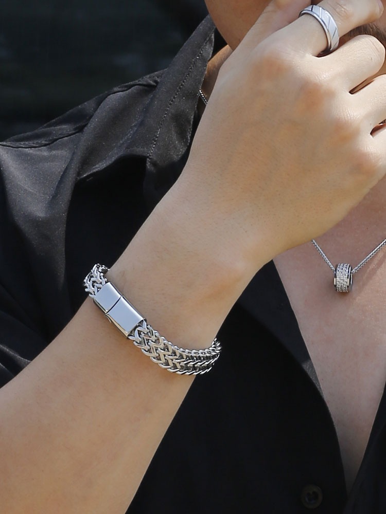 Men's bracelet titanium steel high-grade simple and generous personality fashion trendy single hand jewelry birthday gift for boyfriend fashionable and durable leisure sports street