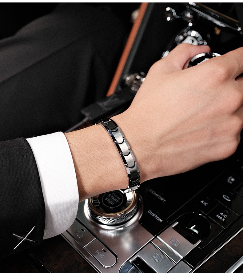 Men's Tungsten Bracelet Is Simple, Domineering, Fashionable, Business-oriented, Casual, Trendy, Single, High Hardness, Wear-resistant, Exquisite Craftsmanship, Retro and Fashionable, A Good Gift for Boyfriend