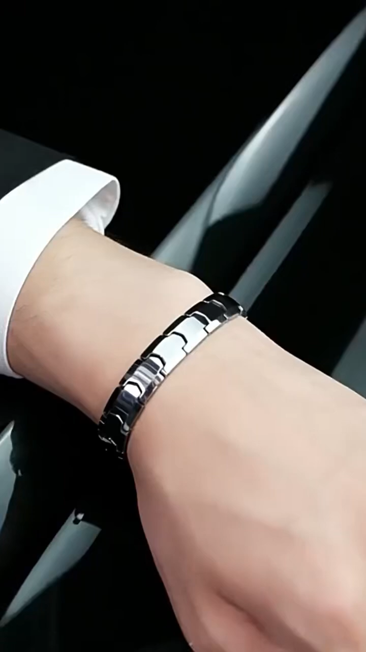 Men's Tungsten Bracelet Is Simple, Domineering, Fashionable, Business-oriented, Casual, Trendy, Single, High Hardness, Wear-resistant, Exquisite Craftsmanship, Retro and Fashionable, A Good Gift for Boyfriend