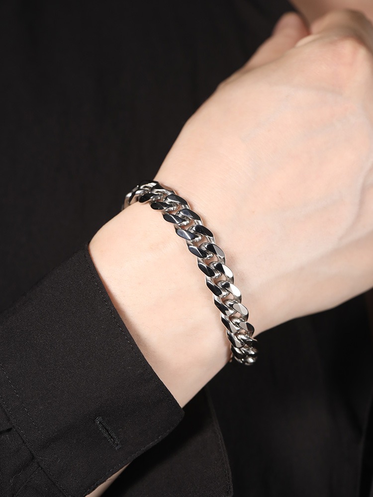 Men's Cuban Titanium Steel Bracelet Hip-hop European and American Trendy Men's Simple American Style Personality Fashion Shiny Bracelet Retro Fashion High Polished Durable Double-sided Butterfly Buckle