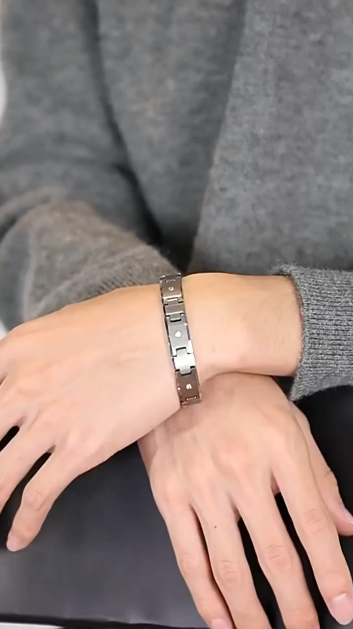 20cm Men's Tungsten Gold Bracelet Personalized Bracelet Simple Engraving Jewelry for Boyfriend's Birthday Gift Men's Light Luxury Business Jewelry 857 Tungsten Gold Timeless Zircon Gorgeous Cutting Shows Identity Taste Fashion Accessories