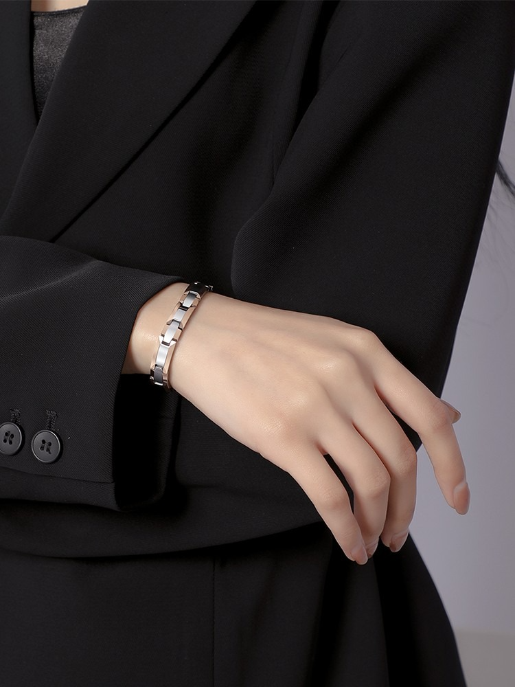Men's Tungsten Bracelet Rose Gold Embellished Bracelet Niche Magnet Couple Trend Men's Tungsten Steel Bracelet High-end Fashion Elegant Magnetic Therapy Bracelet Simple and Generous