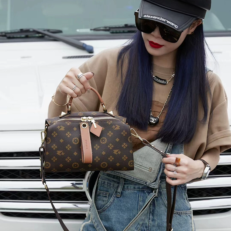 1116-2025 New Crossbody Boston Bag – Elegant Pillow Bag with British-Inspired Fashion Design