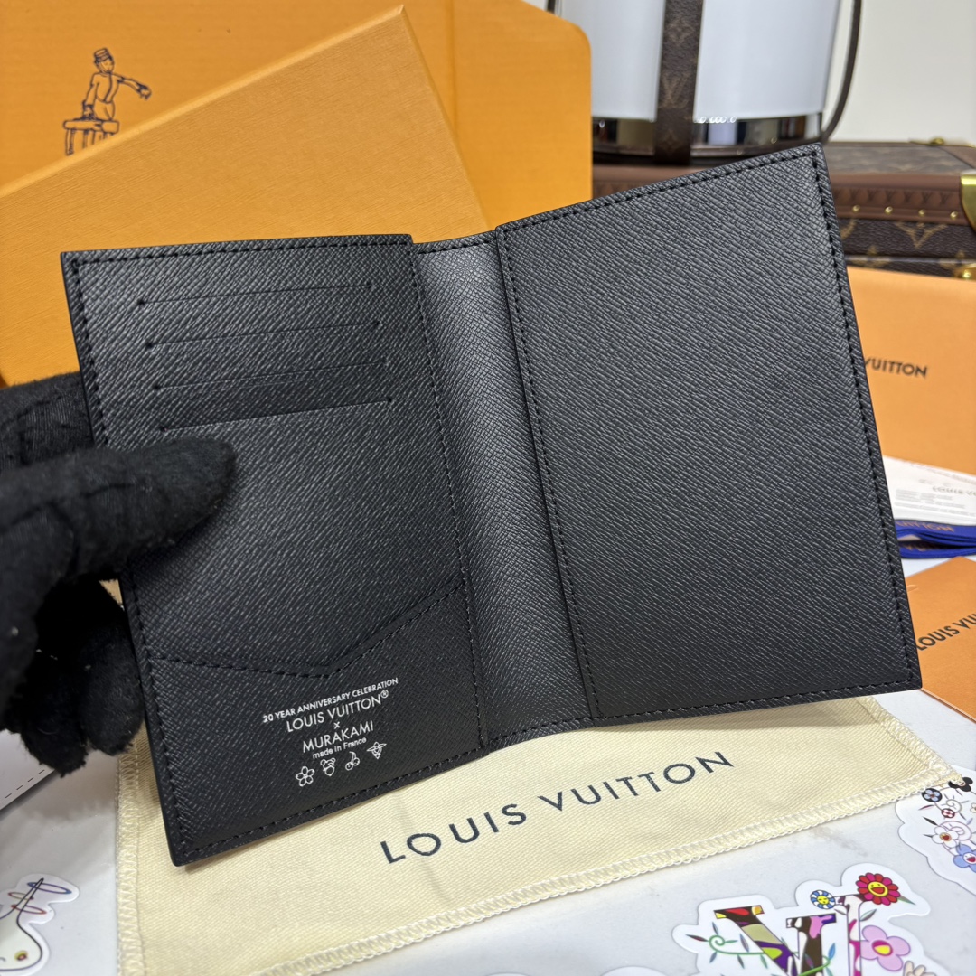 1184-X TM Passport Holder – Black Multicolor