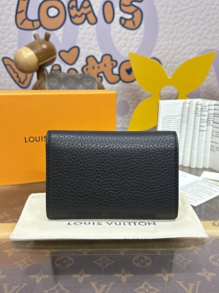 1212-Capucines Compact Wallet – Black