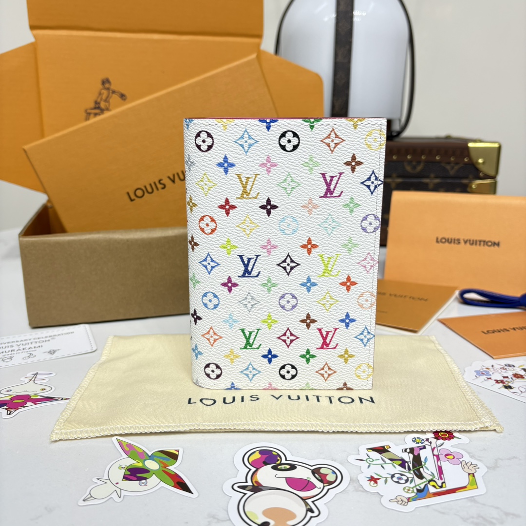 1176-X TM Passport Holder – White Multicolor