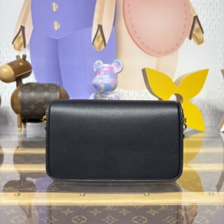 1241-Bloom Wallet On Chain – Black Calf Leather