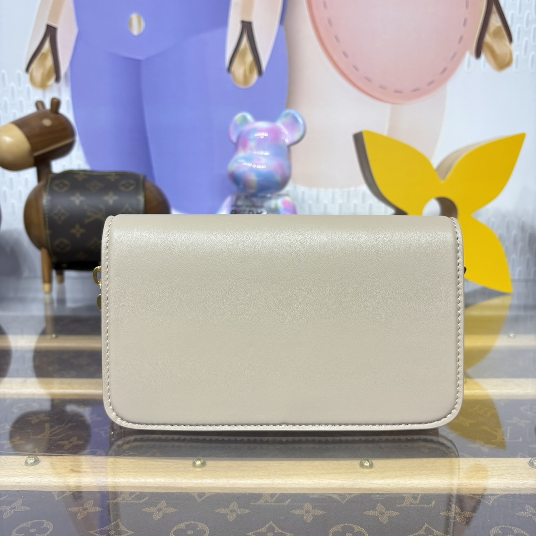 1240-Bloom Wallet On Chain – Apricot Beige Leather