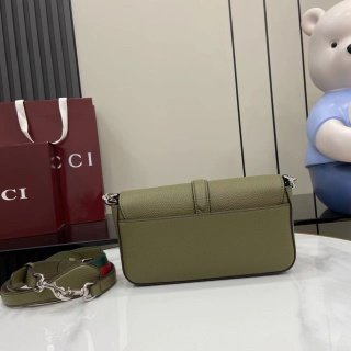 3024-2025 Spring/Summer Handbag Collection | Elegant Green Compact Handbag