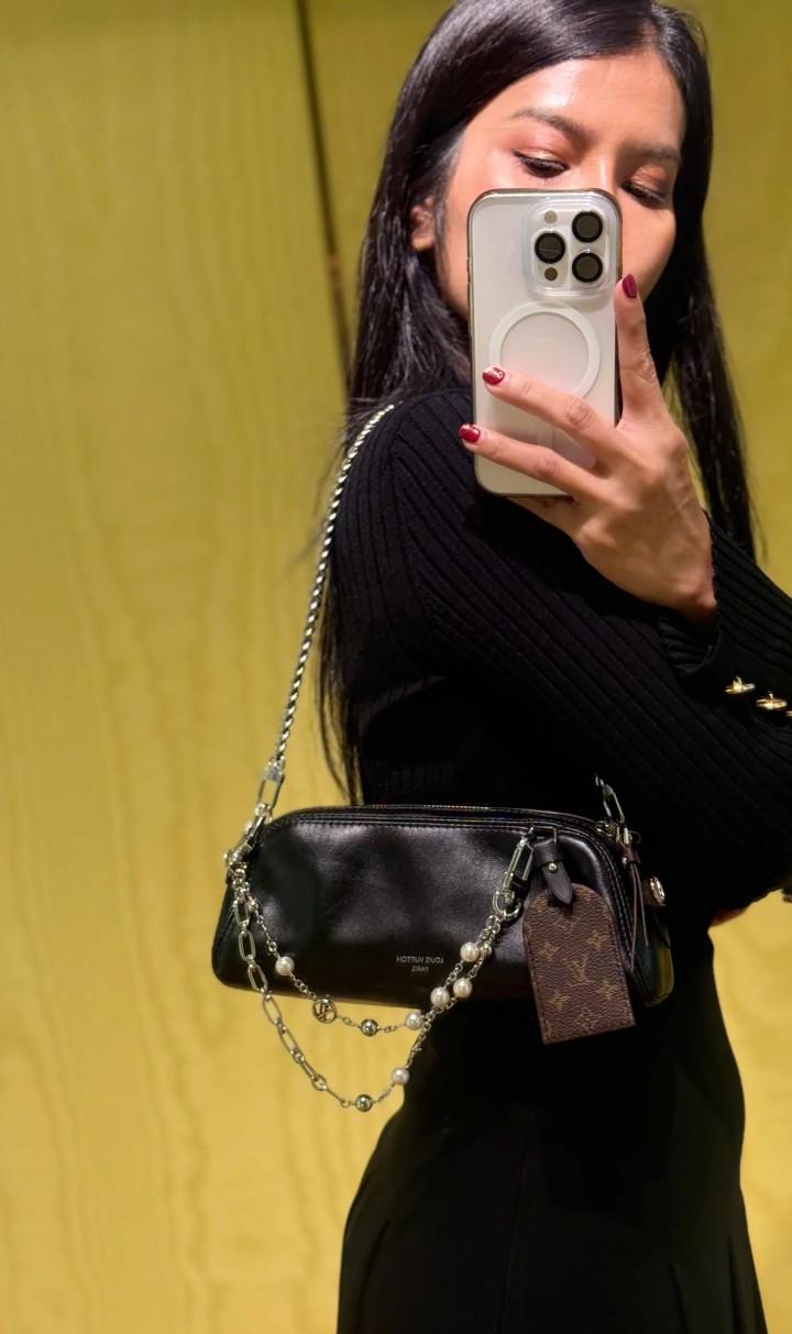 1232-Pochette Vibe Bag – Black | Soft Lambskin with Signature Monogram Accents