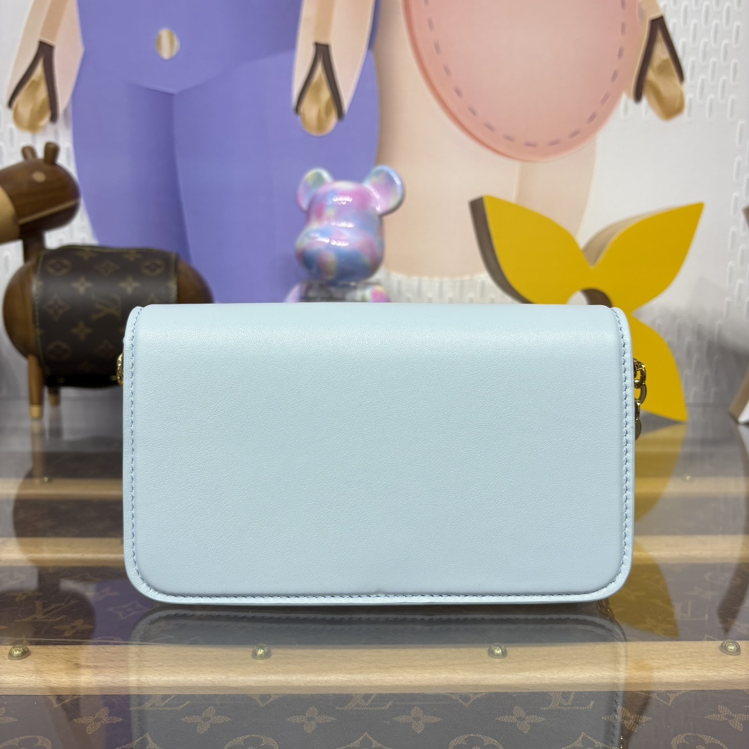 1239-Bloom Wallet On Chain – Light Blue Leather