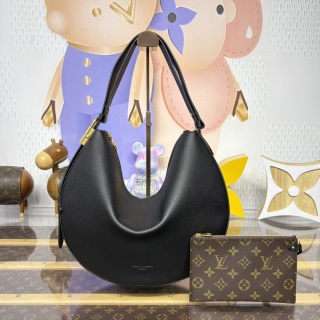 1247-Low Key Cookie Medium Bag in Black Leather