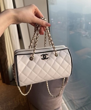 4008-Chanel White Quilted Cylinder Bag | Modern Simplicity Meets Timeless Luxury