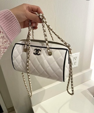 4008-Chanel White Quilted Cylinder Bag | Modern Simplicity Meets Timeless Luxury