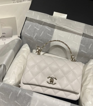4005-Chanel White Quilted Mini Bag | Iconic Elegance in Every Detail