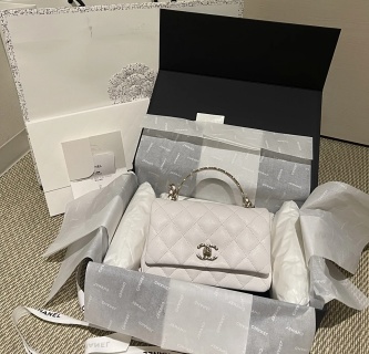 4005-Chanel White Quilted Mini Bag | Iconic Elegance in Every Detail