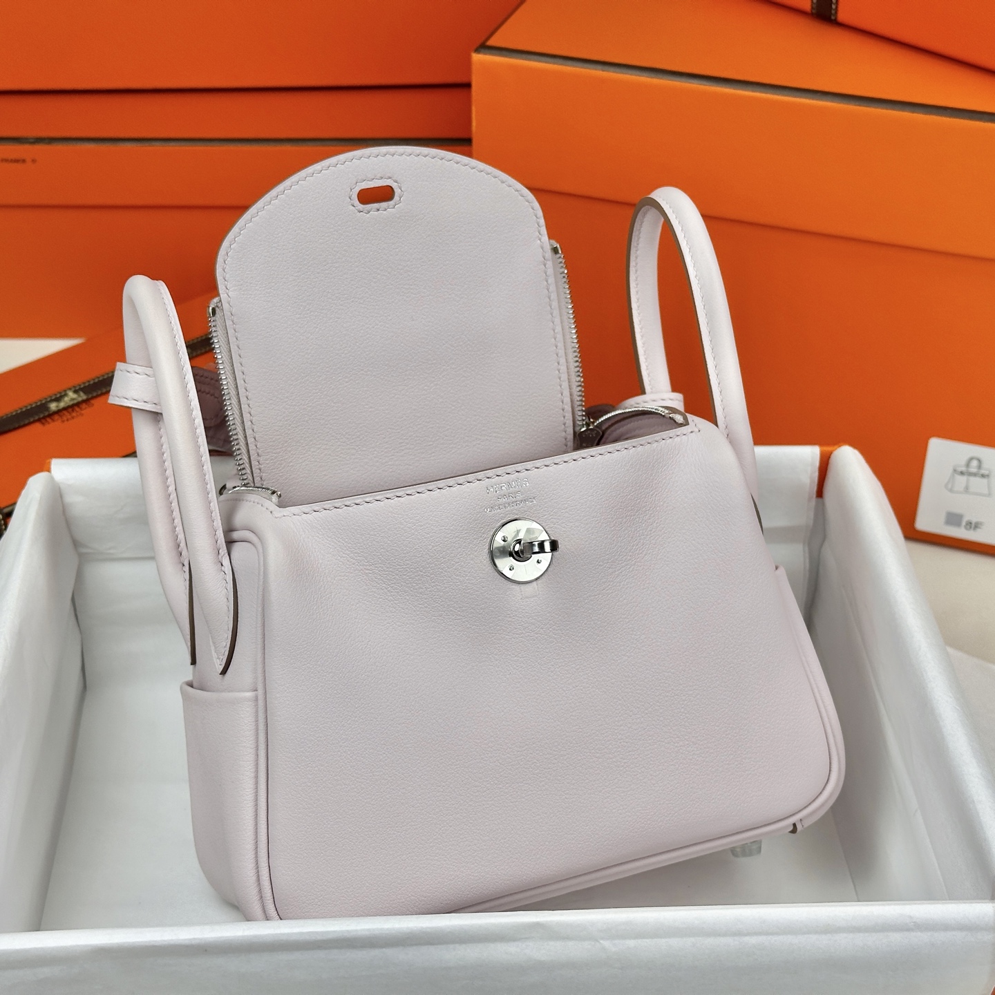 6041-Hermès Lindy Bag | Soft Pink Leather with Signature Gold Hardware