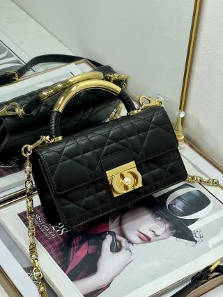 5044-Dior Black Quilted Leather Bag | Iconic Elegance with a Pearl-Touched Edge