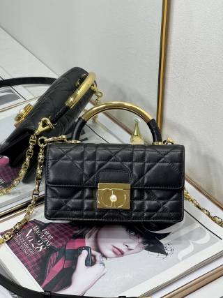 5044-Dior Black Quilted Leather Bag | Iconic Elegance with a Pearl-Touched Edge