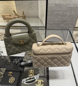 4010-Chanel Beige Quilted Leather Bag | Soft Elegance with Iconic Touches