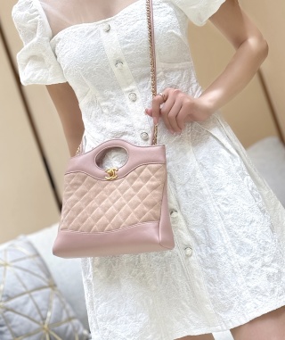 4016-Chanel Pink Colorblock Quilted Bag | Feminine Elegance with a Playful Twist