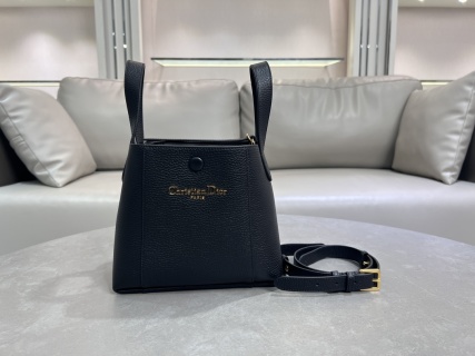 5034-Dior Black Textured Leather Tote | Elegant Simplicity with Everyday Function