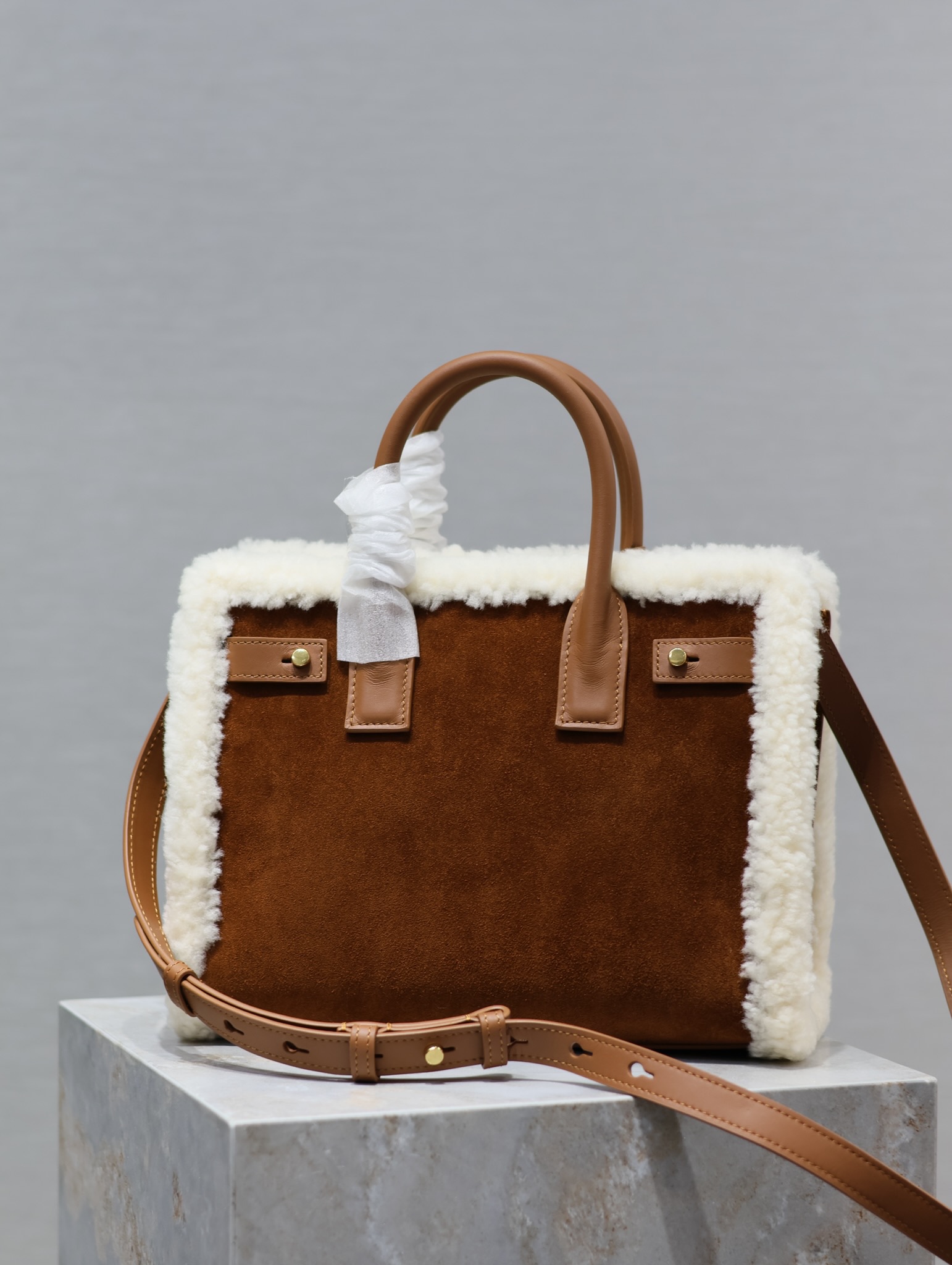 7064-Elegant Suede & Shearling Shoulder Bag | Understated Winter Chic