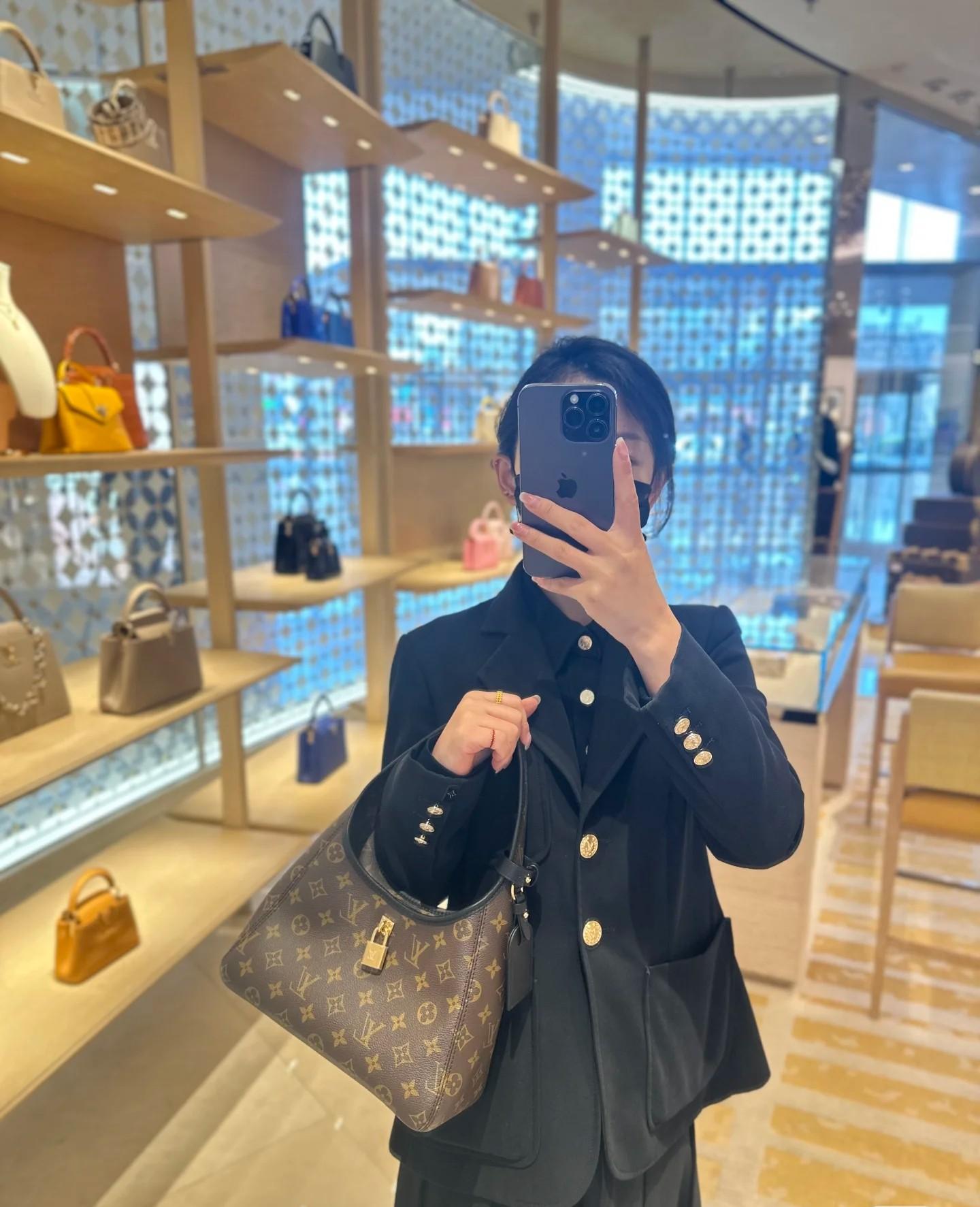 1254-Louis Vuitton Monogram Half-Moon Shoulder Bag | Vintage Elegance Meets Modern Utility