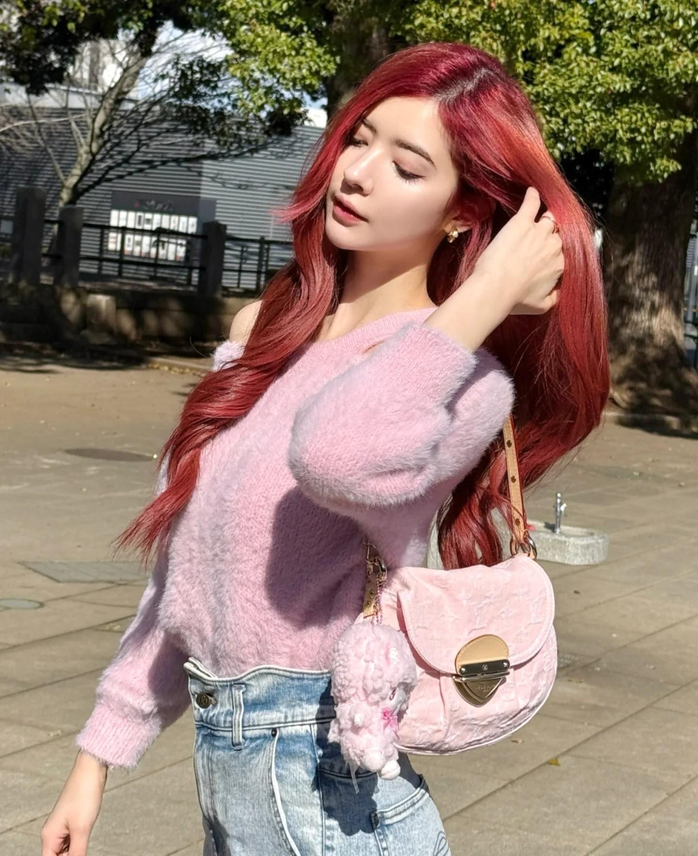 1250-Louis Vuitton Pink Curved Shoulder Bag | Sweet Elegance with a Modern Twist