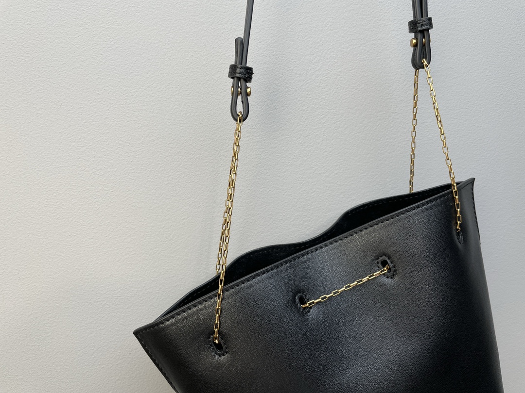 7071-SAINT LAURENT Black Leather Bucket Bag | Iconic Elegance with a Modern Edge
