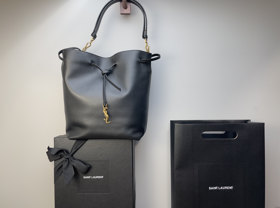 7070-SAINT LAURENT Black Leather Bucket Bag | Effortless Elegance with Iconic YSL Detail