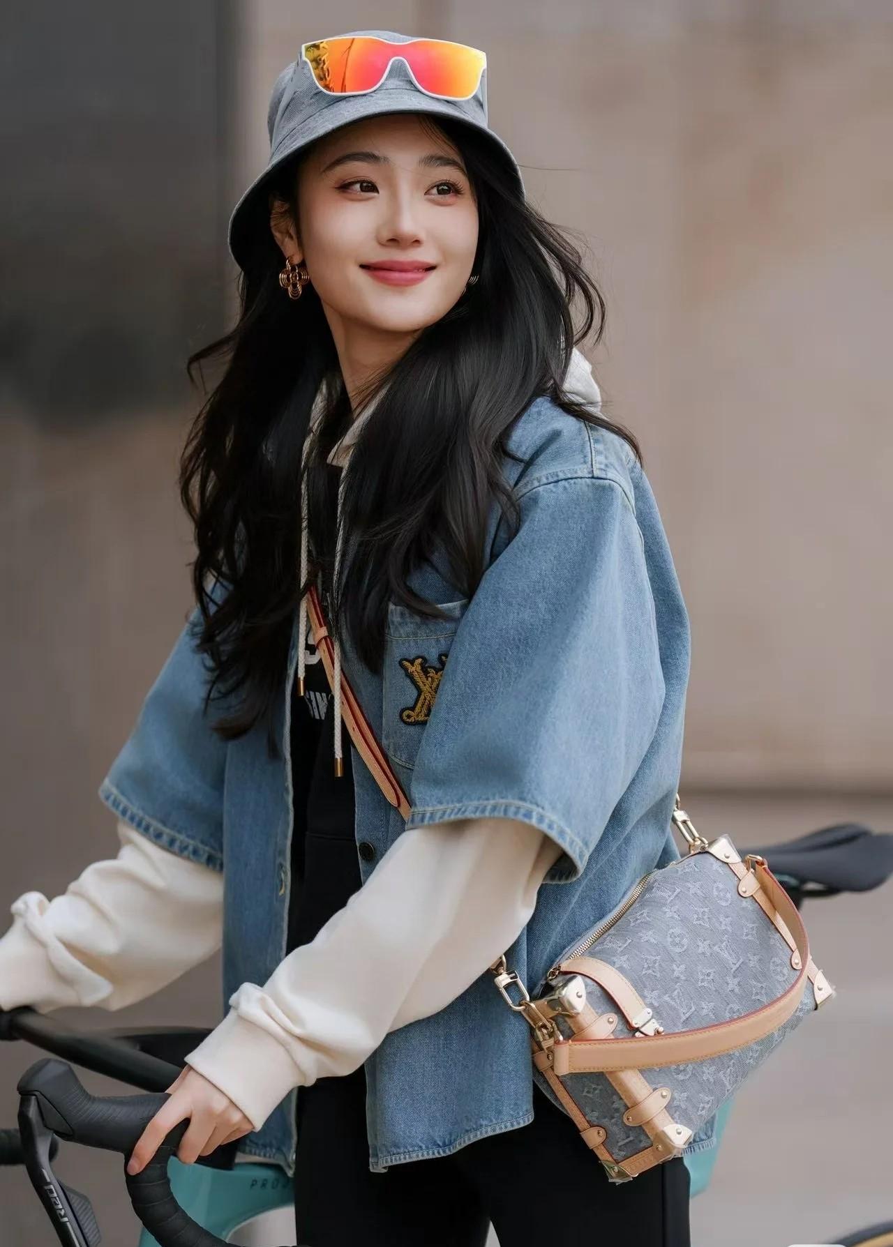 1251-Louis Vuitton Gray Monogram Canvas Tote | Effortless Elegance for Work & Weekends