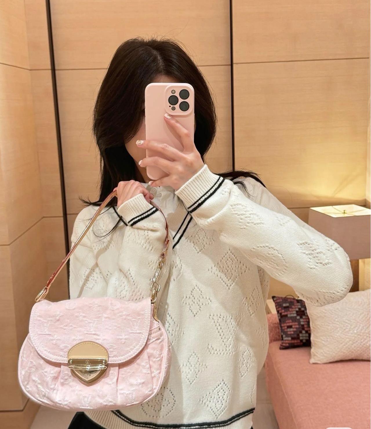 1250-Louis Vuitton Pink Curved Shoulder Bag | Sweet Elegance with a Modern Twist