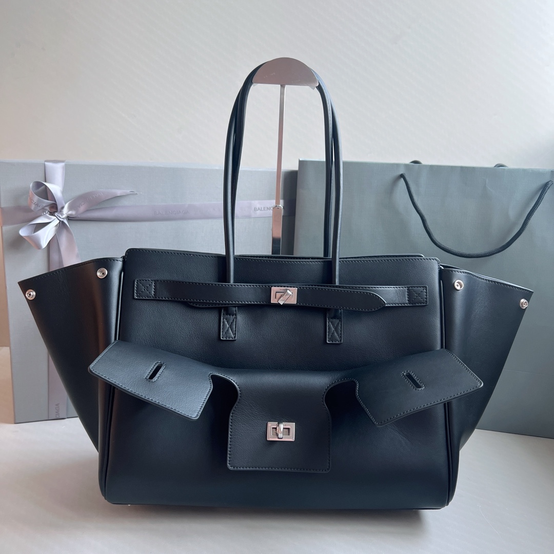8013-Balenciaga Classic Black Leather Tote | Structured Design Meets Everyday Luxury